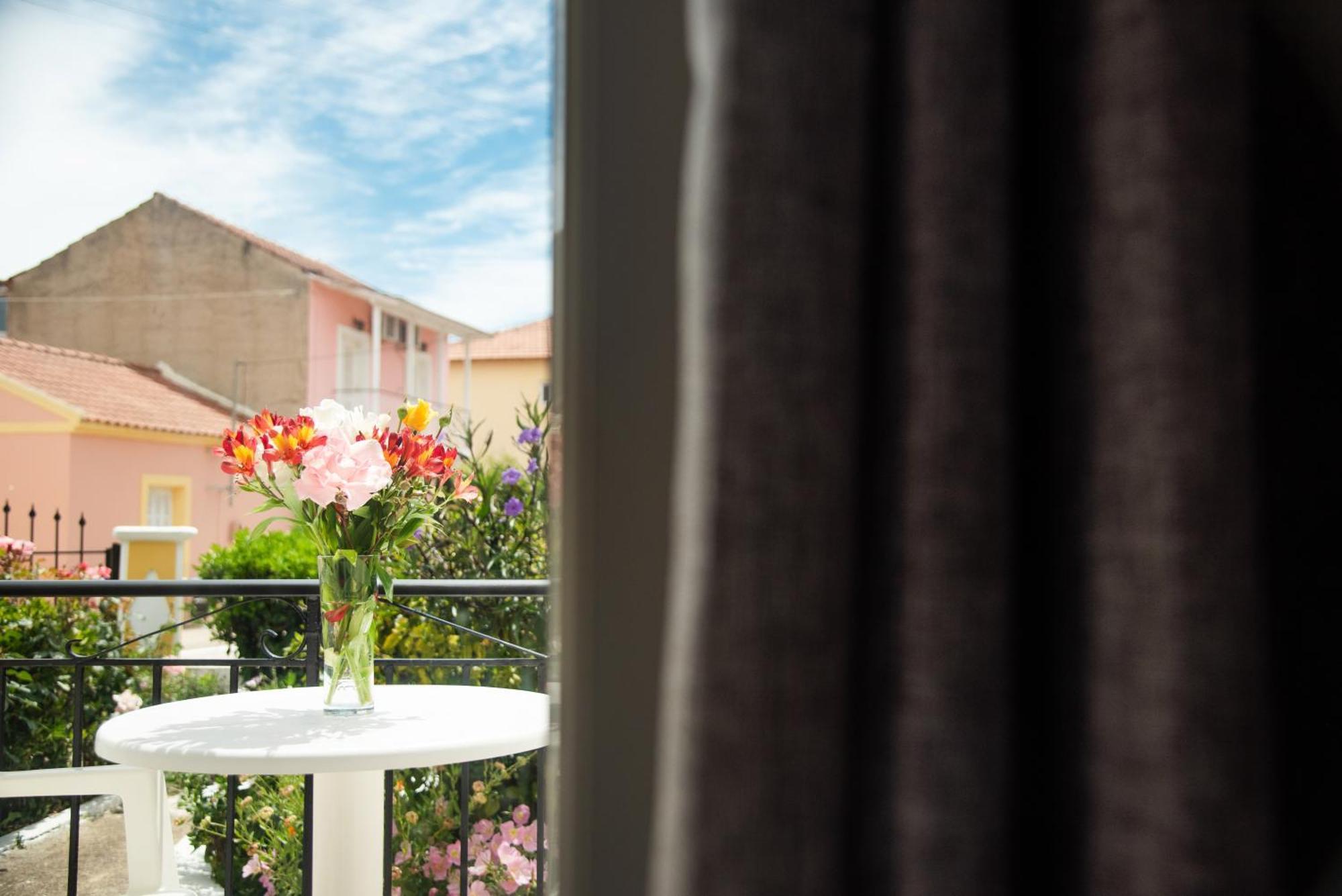 Kates Apartments Kávos Dış mekan fotoğraf